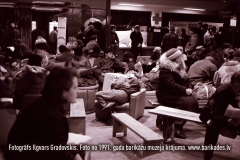 14-30_1991gadaBarikades
